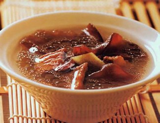 软化血管的家常菜——三七木耳肉片汤
